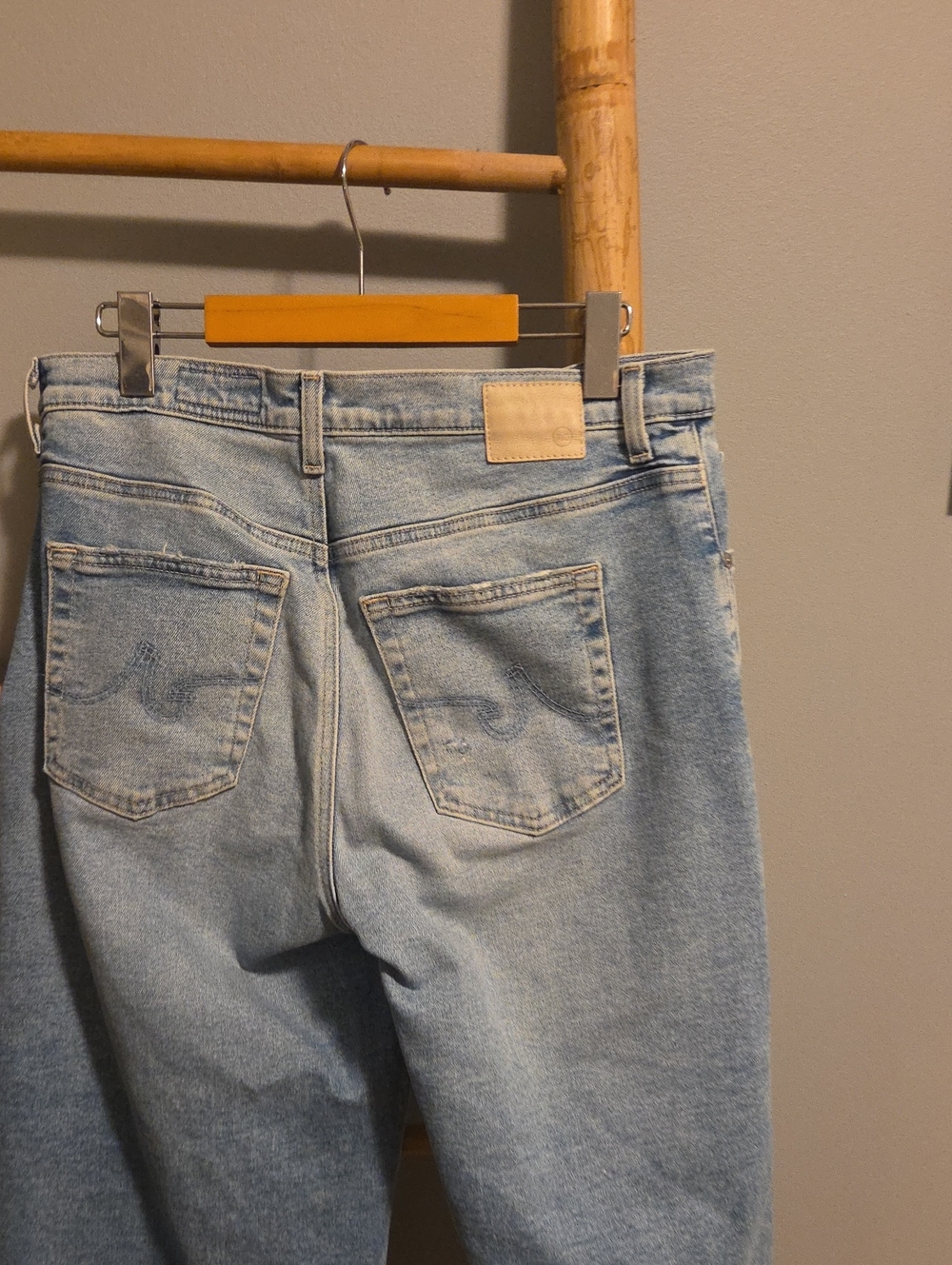 Ag Adriano Goldschmied SAIGE Straight-Leg Cropped Jeans - Picture 5 of 10